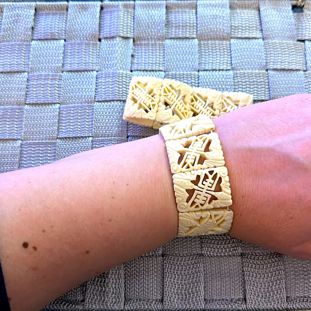 Pair of Asian Carved Bone Bracelets - Picture 3 of 3